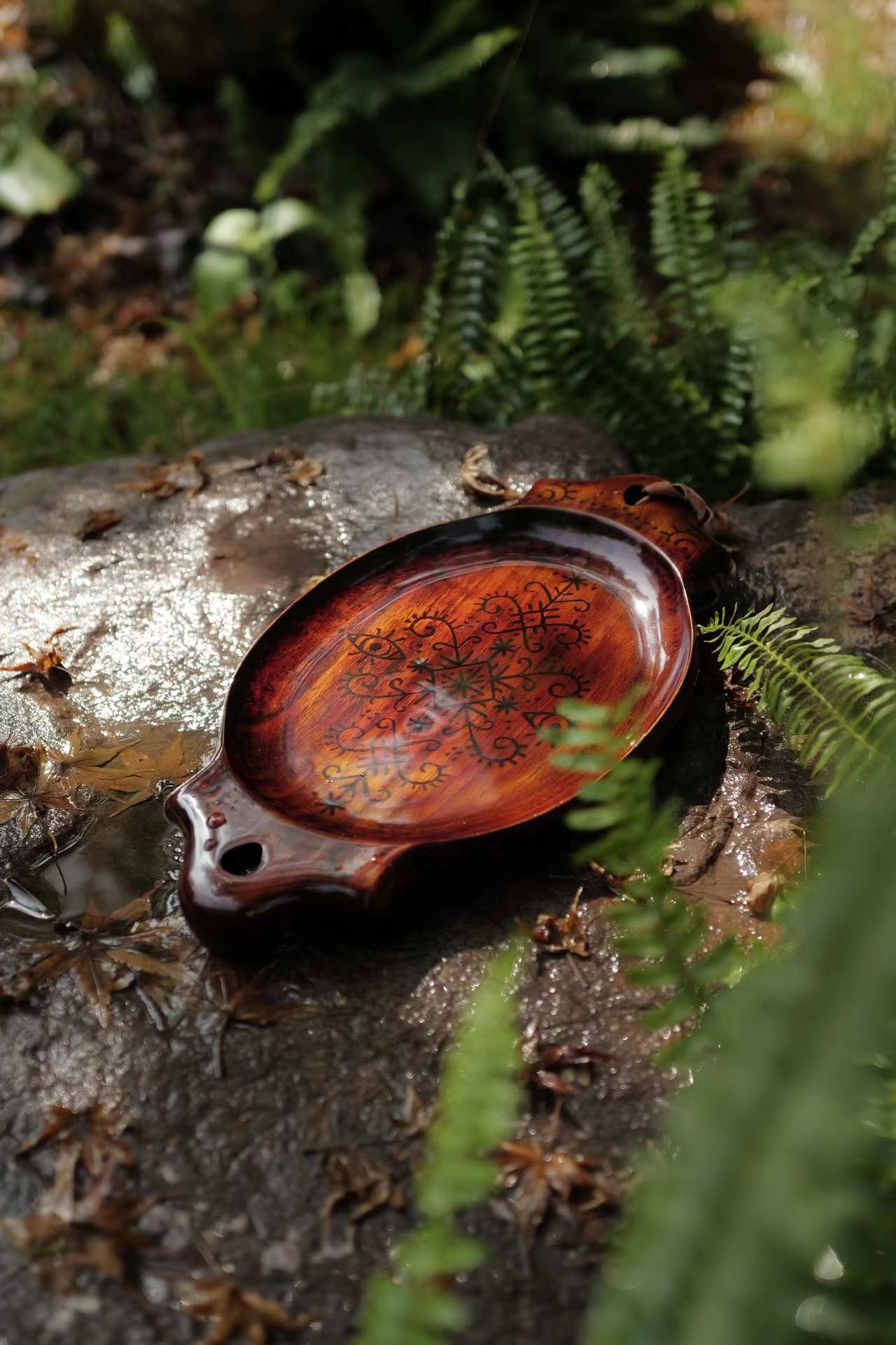 Filomela Wood Eyes Plate (LARGE)