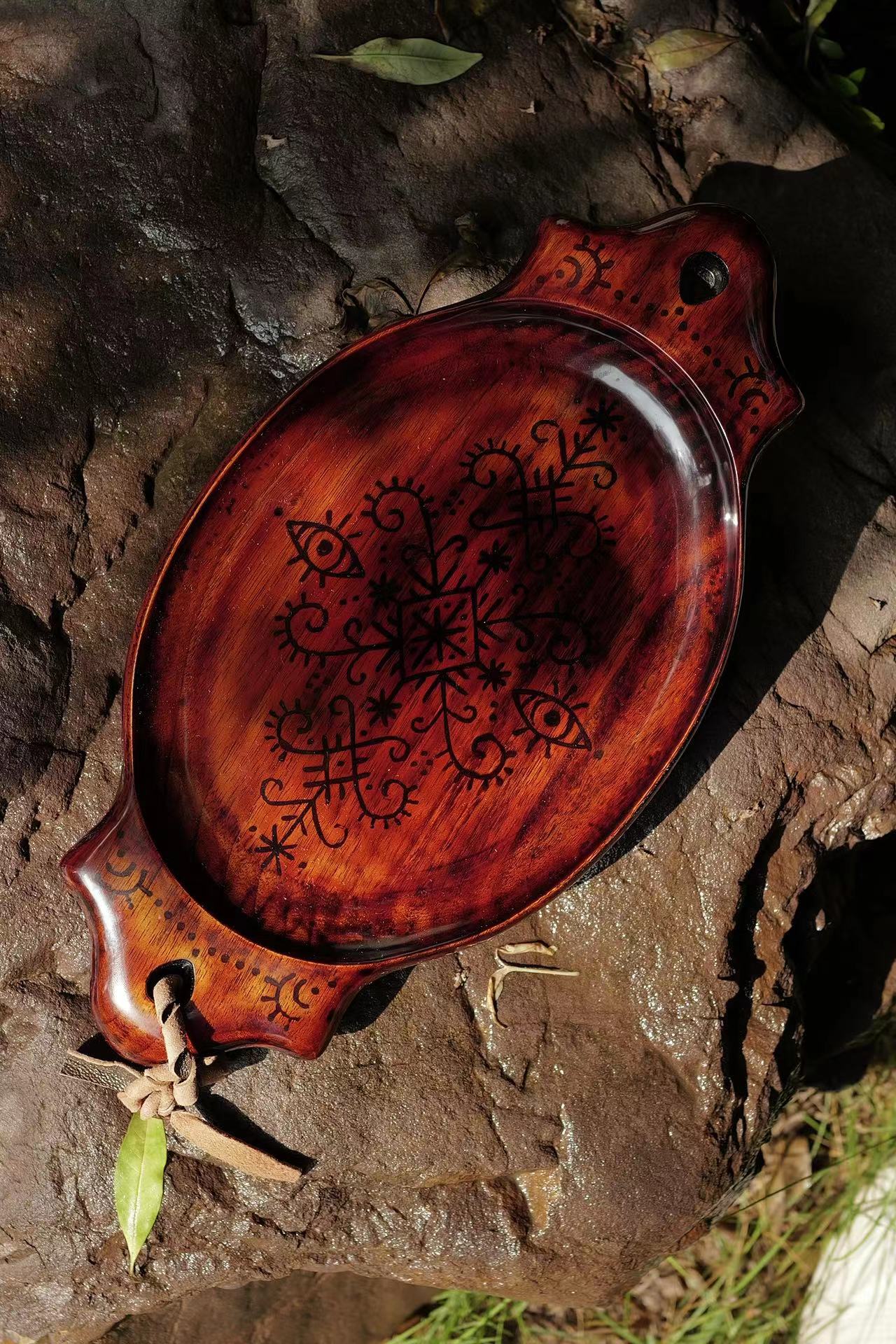 Filomela Wood Eyes Plate (LARGE)