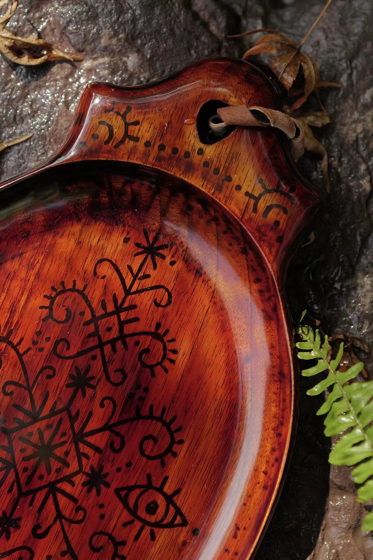 Filomela Wood Eyes Plate (LARGE)