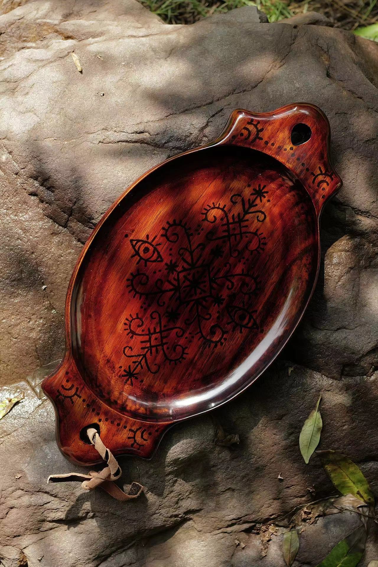 Filomela Wood Eyes Plate (LARGE)
